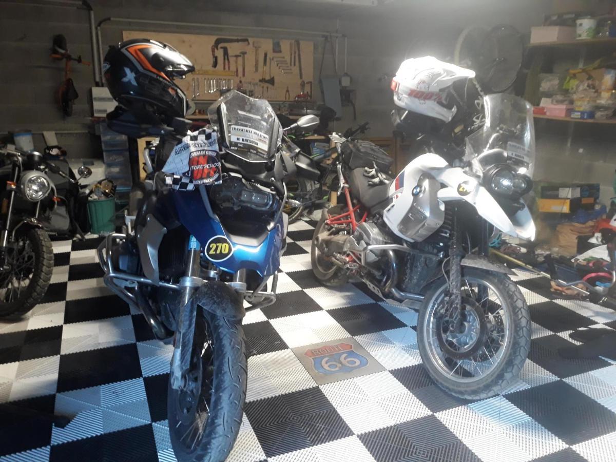 恩特雷2柯尔斯酒店 Saint-Martin-sur-le-Chambre 外观 照片