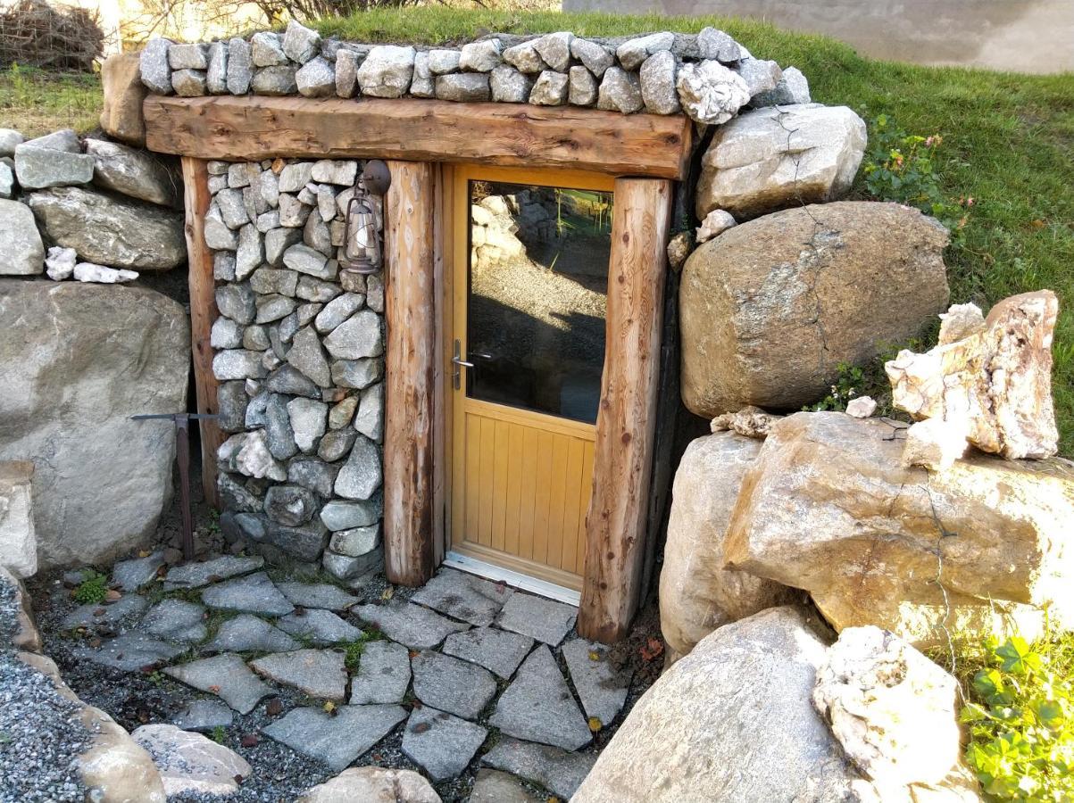 恩特雷2柯尔斯酒店 Saint-Martin-sur-le-Chambre 外观 照片