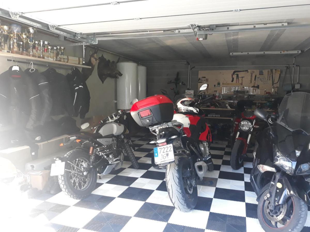 恩特雷2柯尔斯酒店 Saint-Martin-sur-le-Chambre 外观 照片