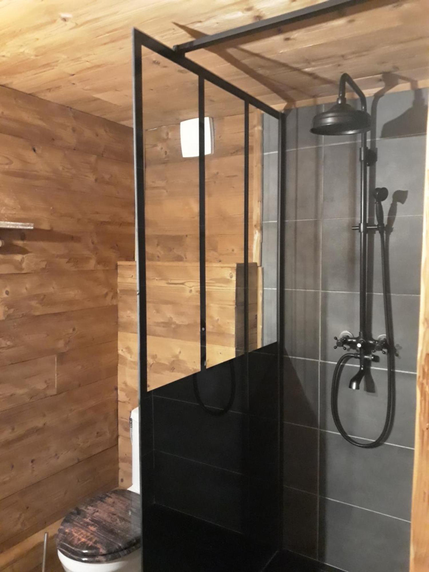 恩特雷2柯尔斯酒店 Saint-Martin-sur-le-Chambre 外观 照片