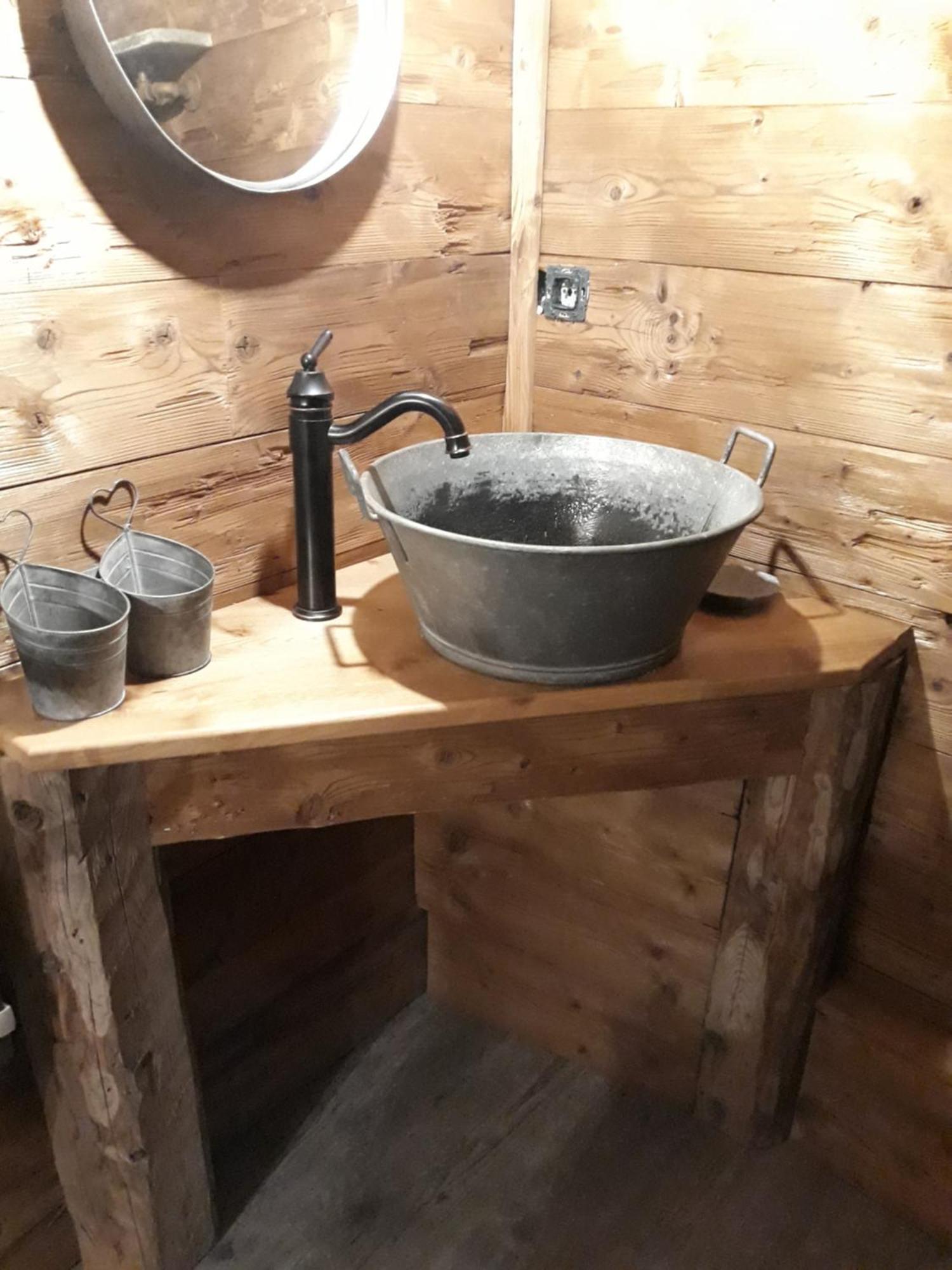 恩特雷2柯尔斯酒店 Saint-Martin-sur-le-Chambre 外观 照片